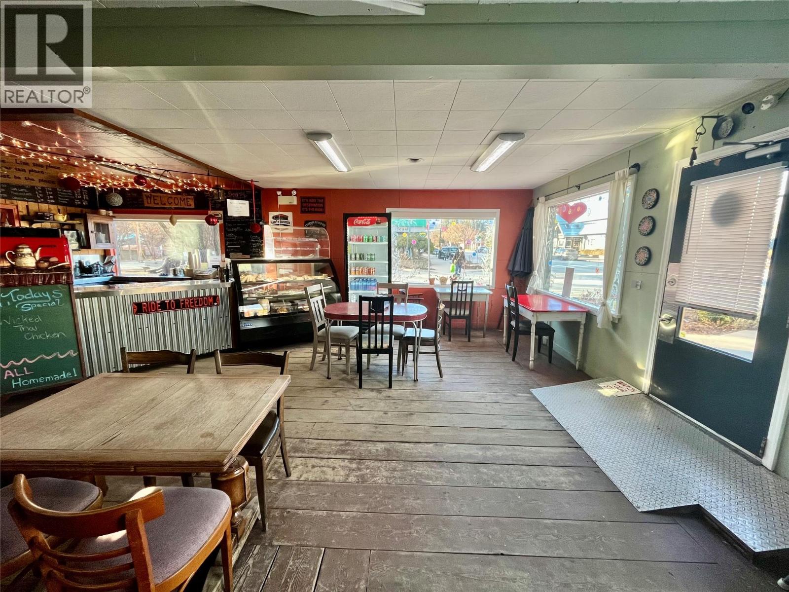 Retail in Nakusp - Image 7