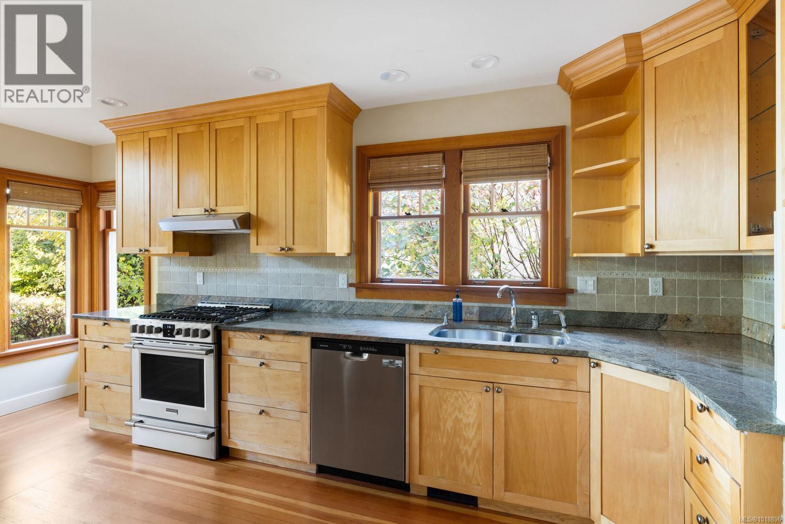 2168 BARTLETT AVE - 8