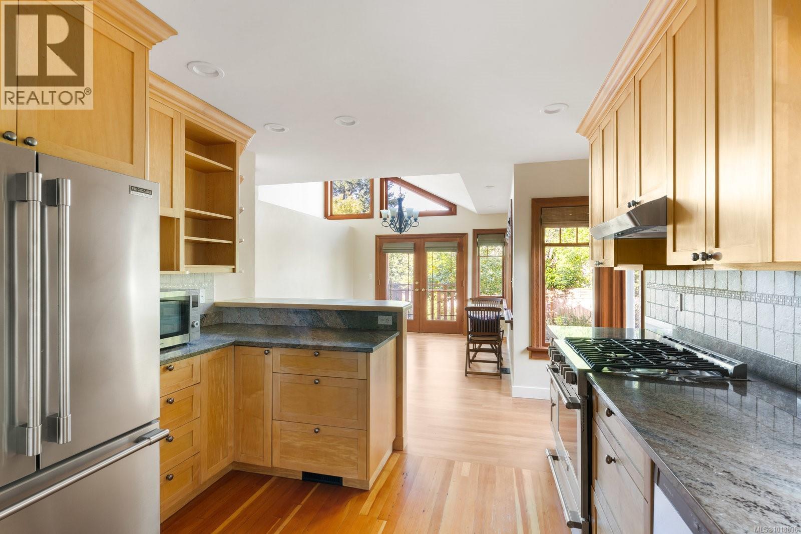 2168 BARTLETT AVE - 9