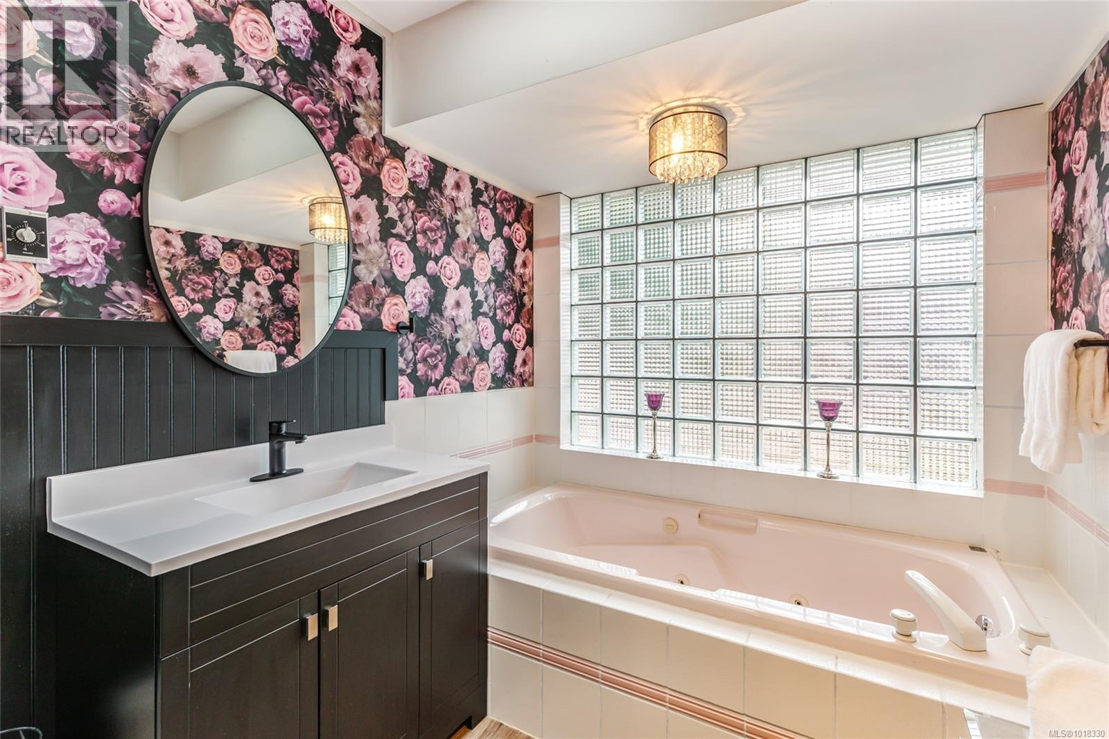 511 Panorama Pl, Parksville