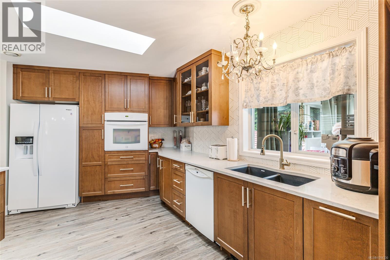 511 Panorama Pl, Parksville