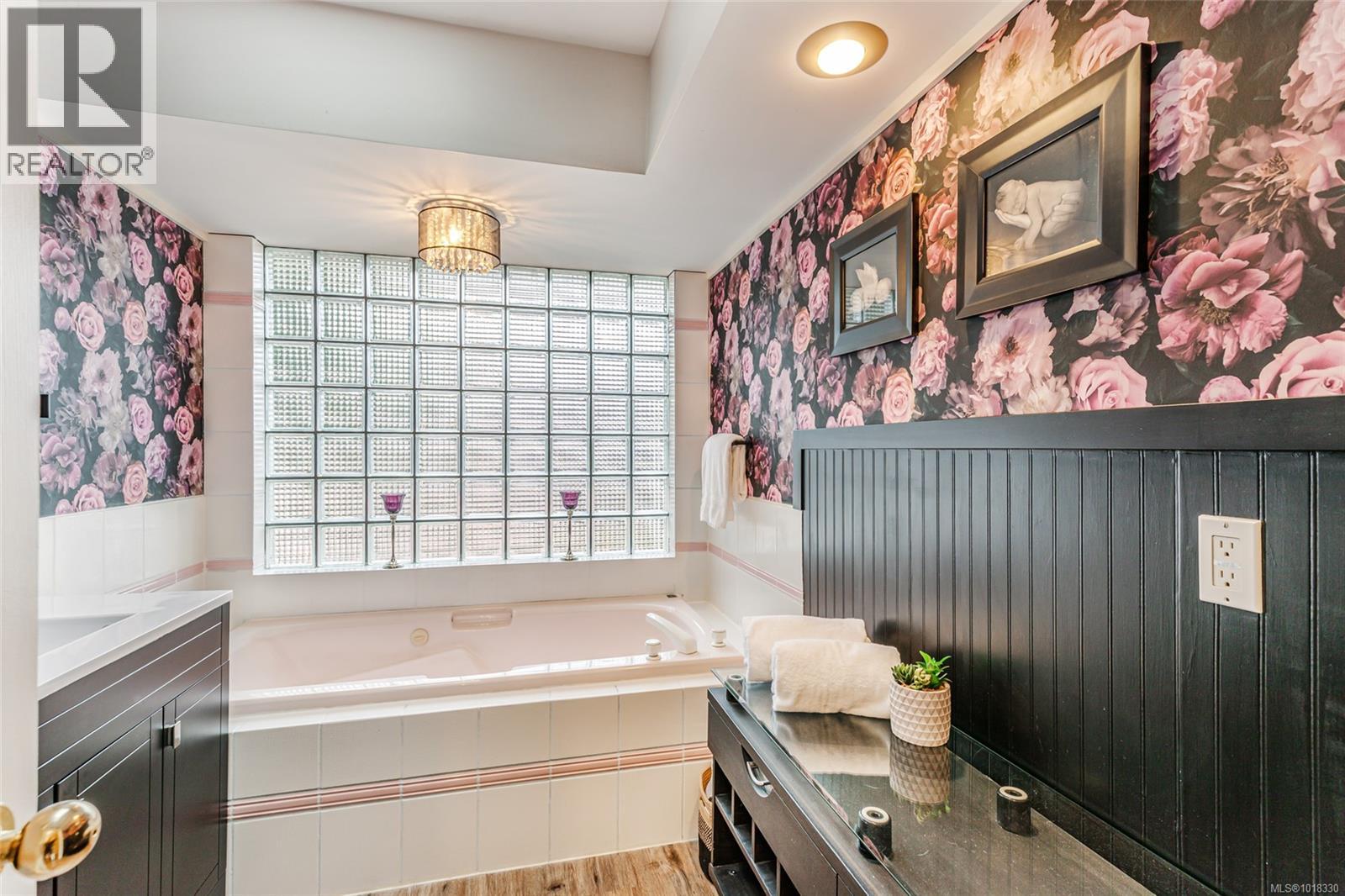 511 Panorama Pl, Parksville