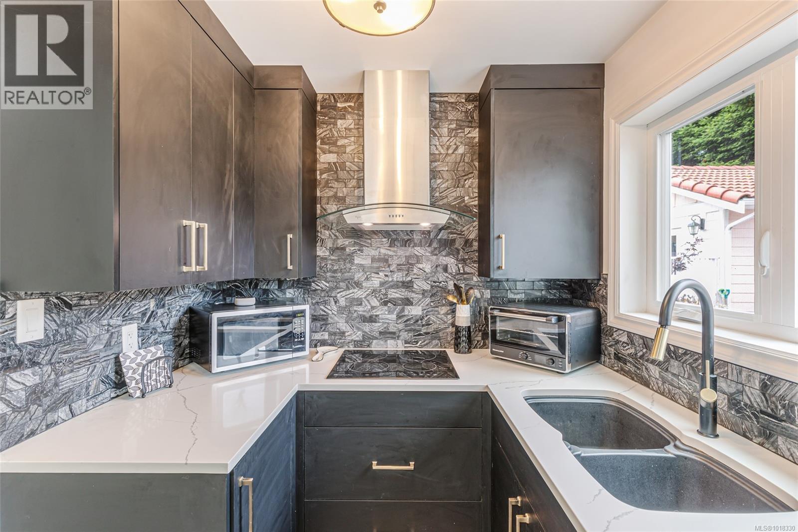 511 Panorama Pl, Parksville