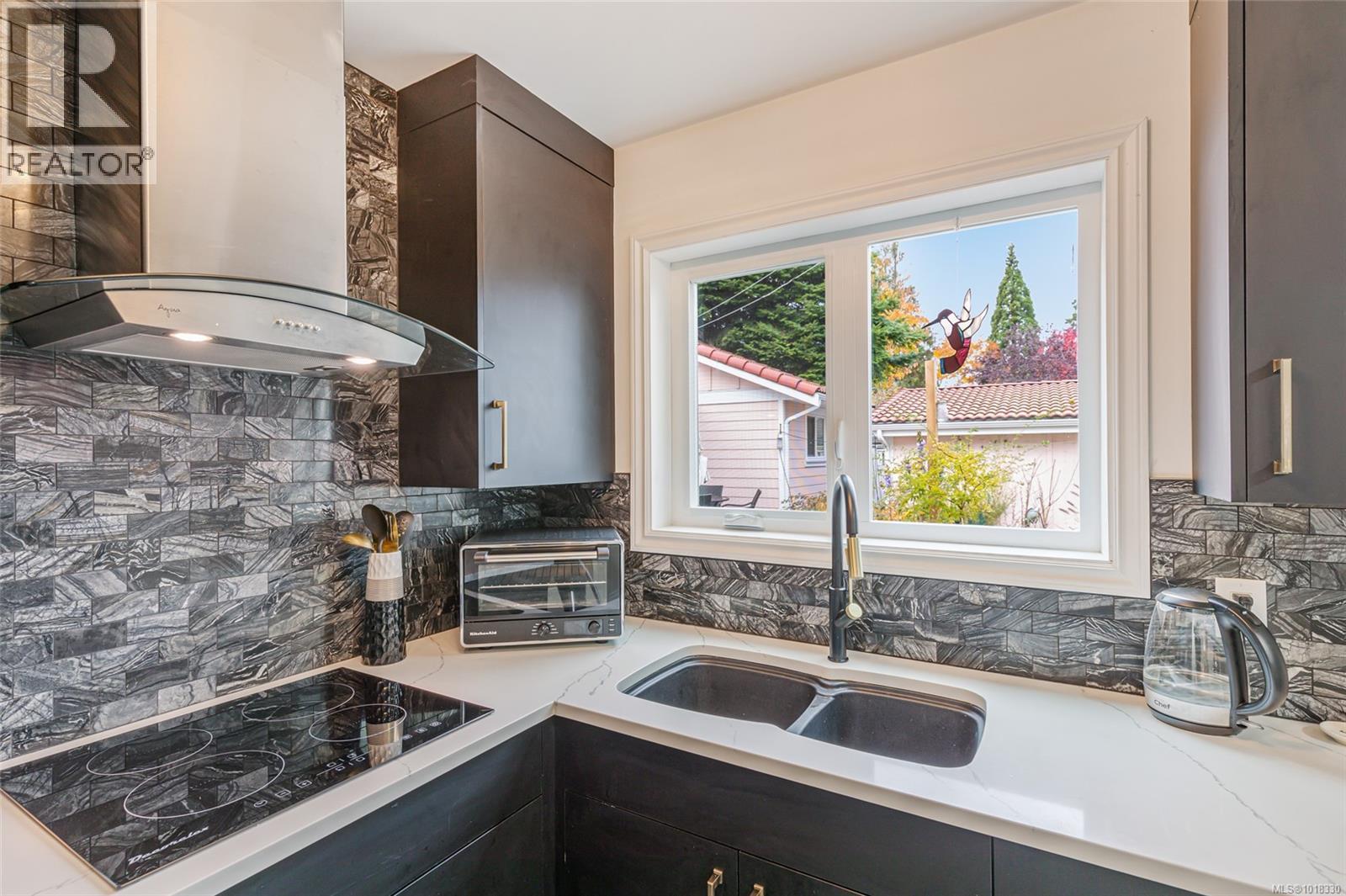 511 Panorama Pl, Parksville