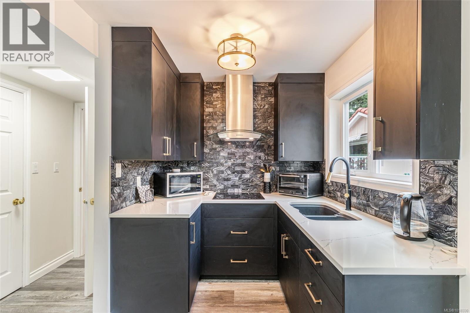 511 Panorama Pl, Parksville