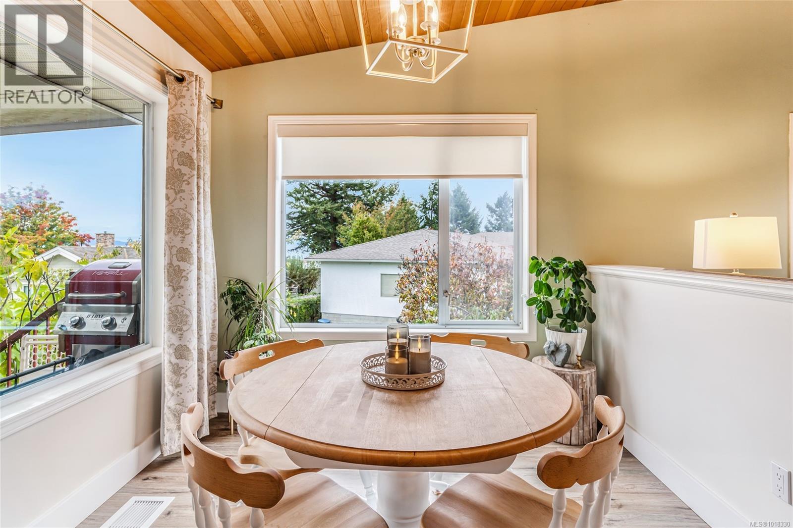 511 Panorama Pl, Parksville