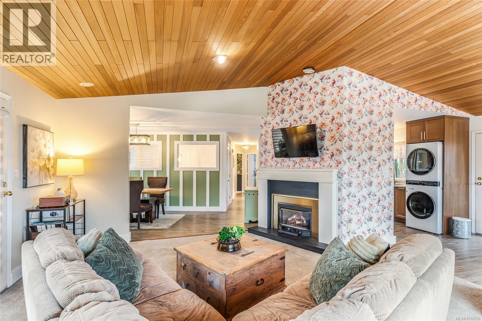 511 Panorama Pl, Parksville