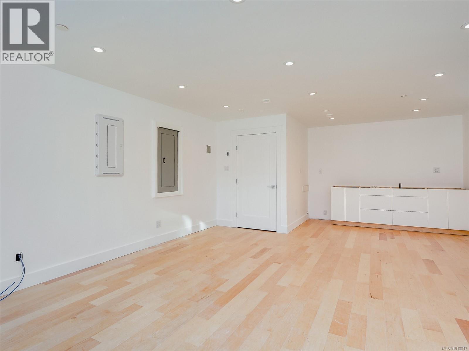 #109 1105 PANDORA AVE - 2