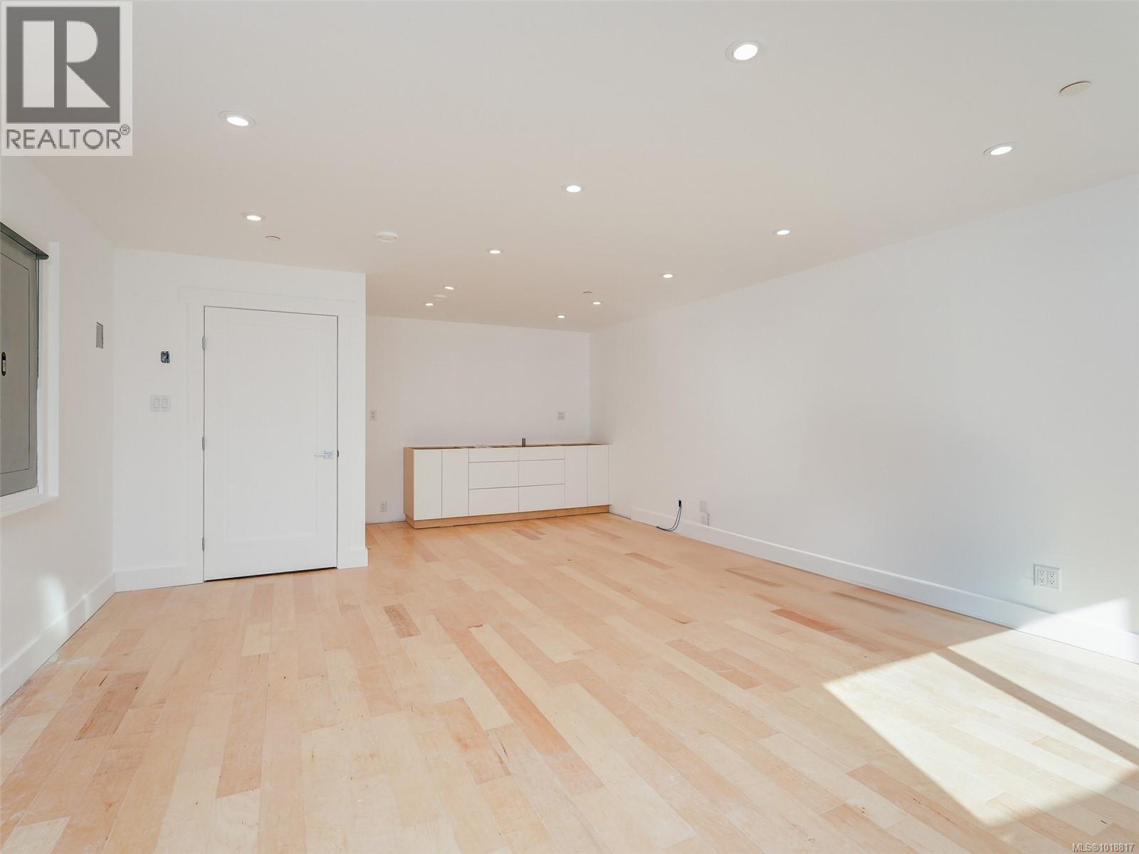 #109 1105 PANDORA AVE - 3