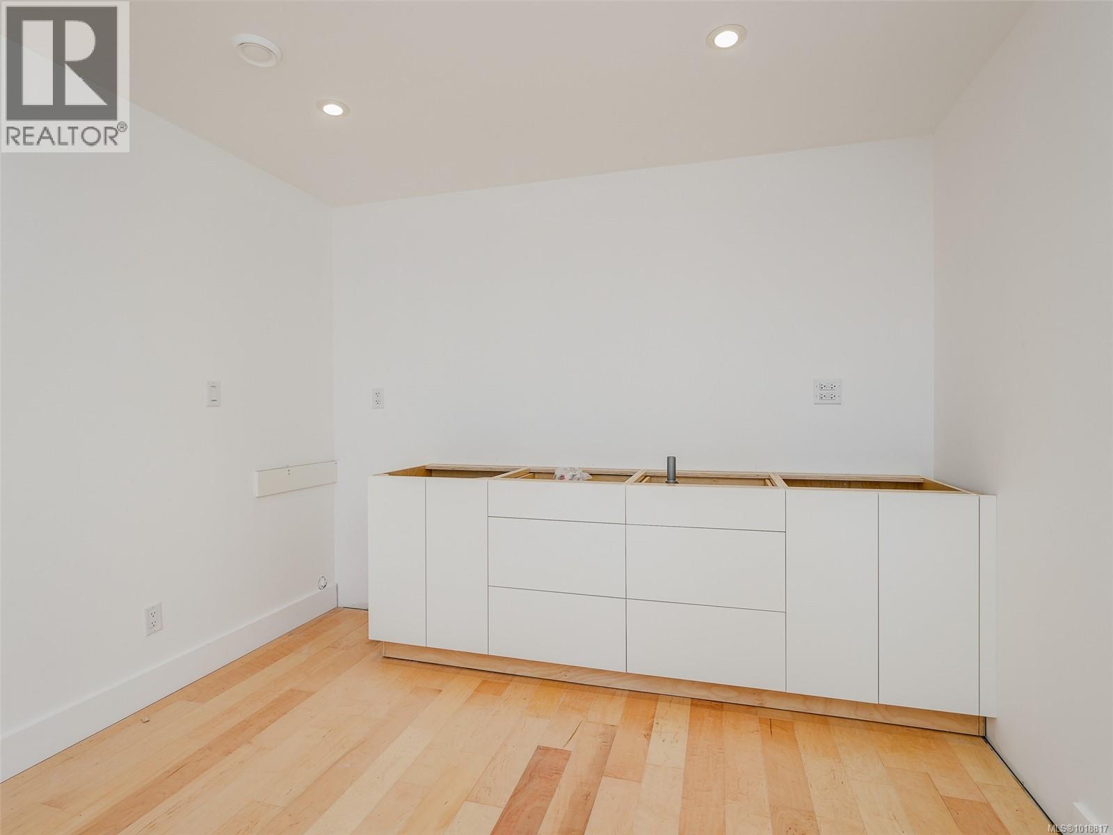 #109 1105 PANDORA AVE - 6