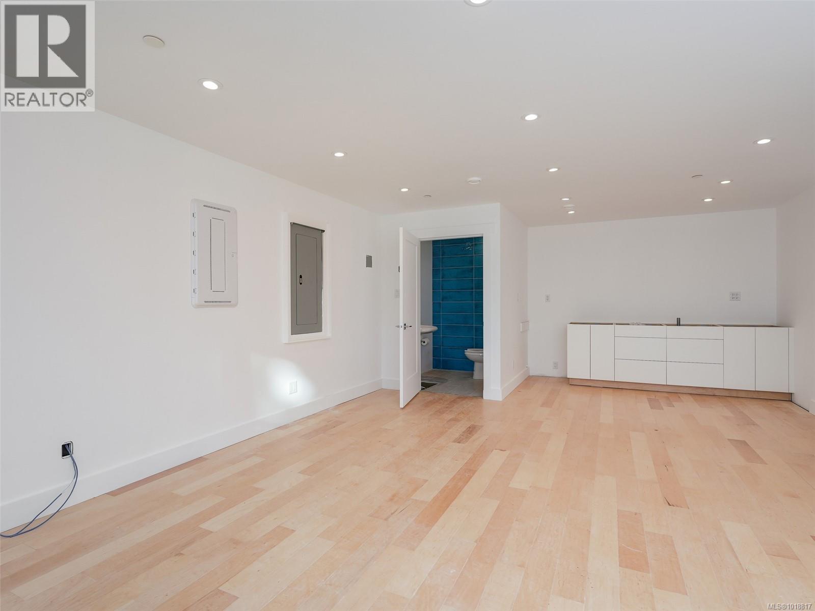 #109 1105 PANDORA AVE - 7