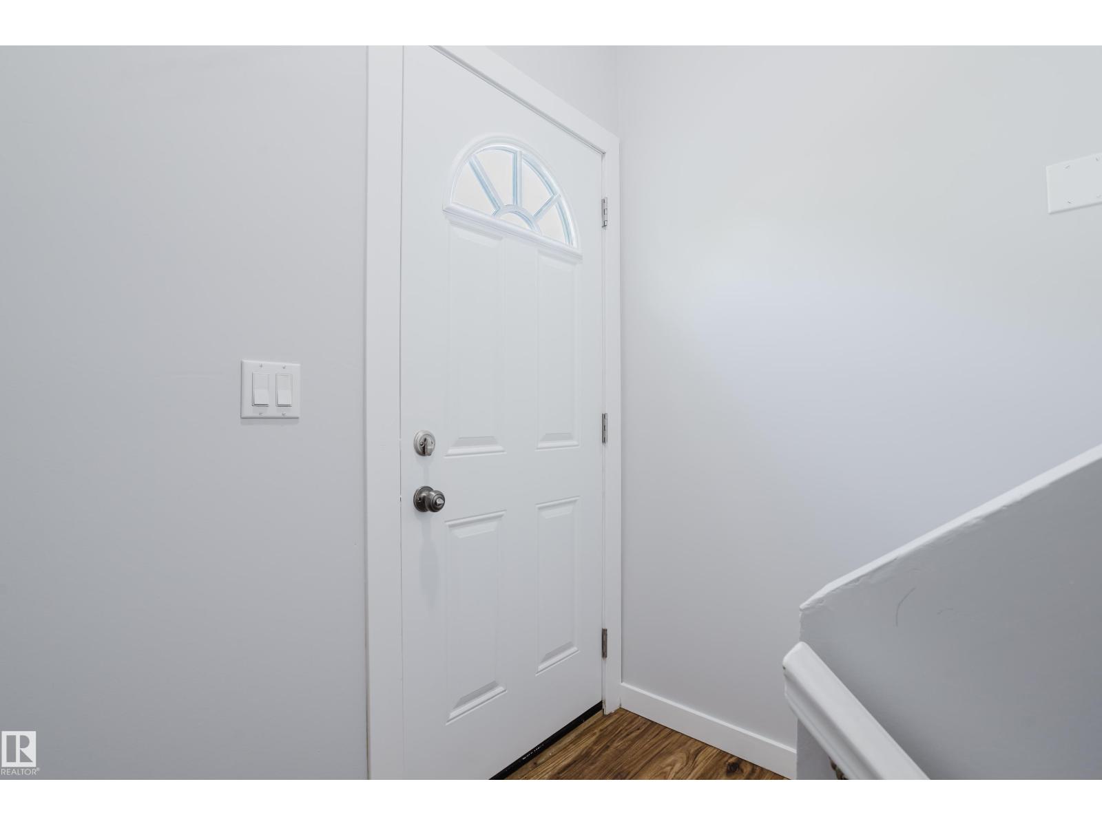 8123 8125 83 AV NW, Edmonton