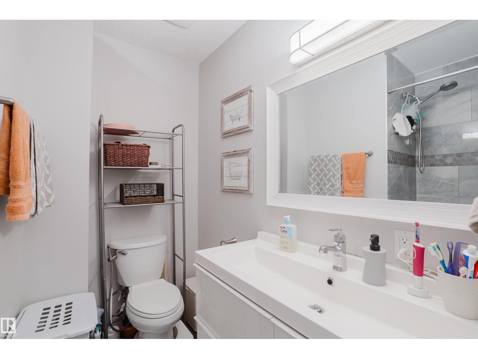 8123 8125 83 AV NW, Edmonton