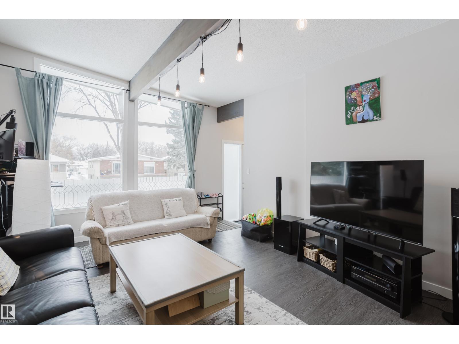 8123 8125 83 AV NW, Edmonton