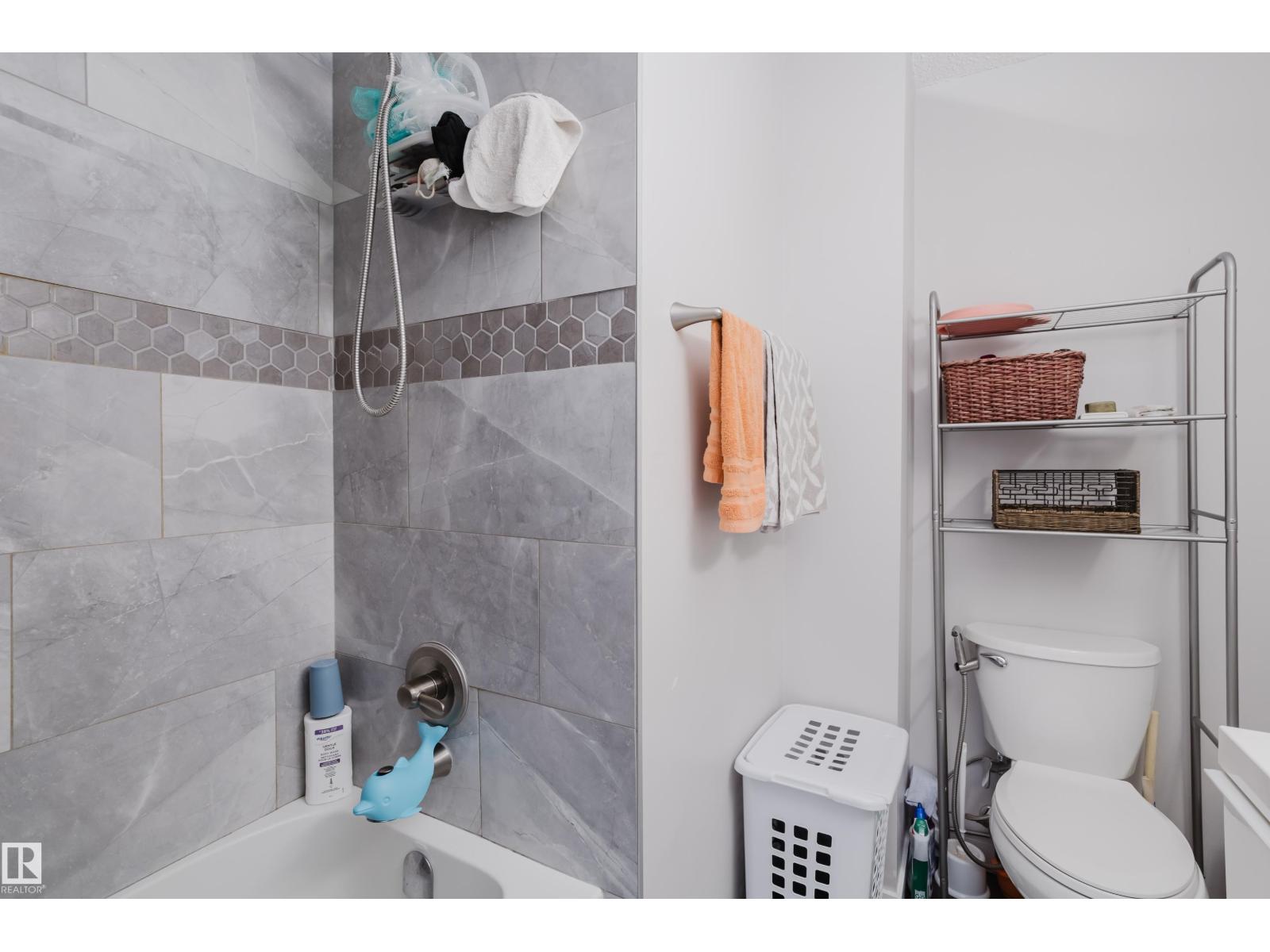 8123 8125 83 AV NW, Edmonton