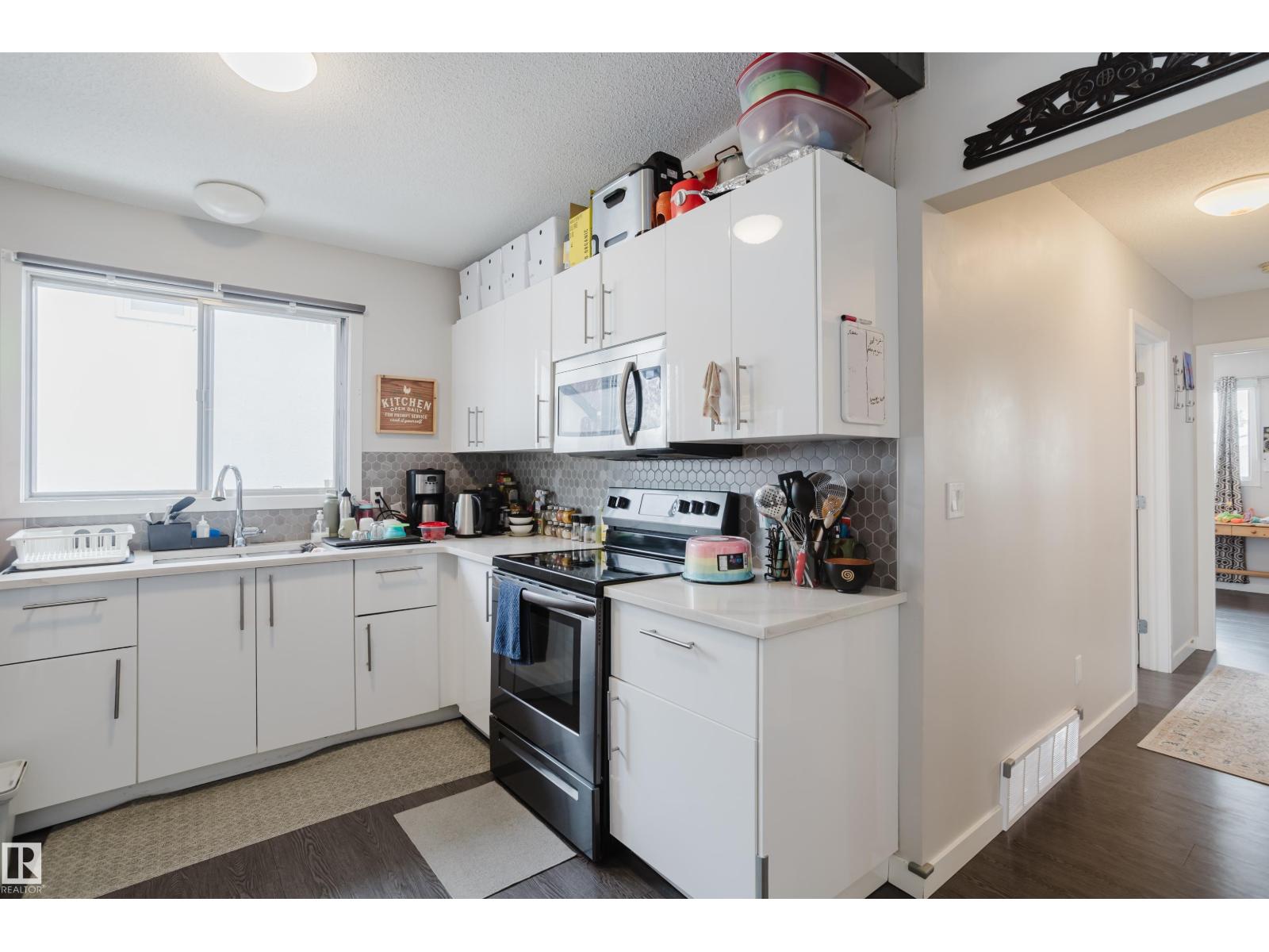 8123 8125 83 AV NW, Edmonton