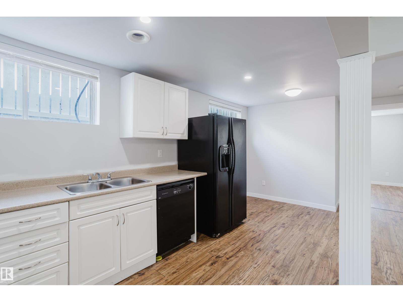 8123 8125 83 AV NW, Edmonton