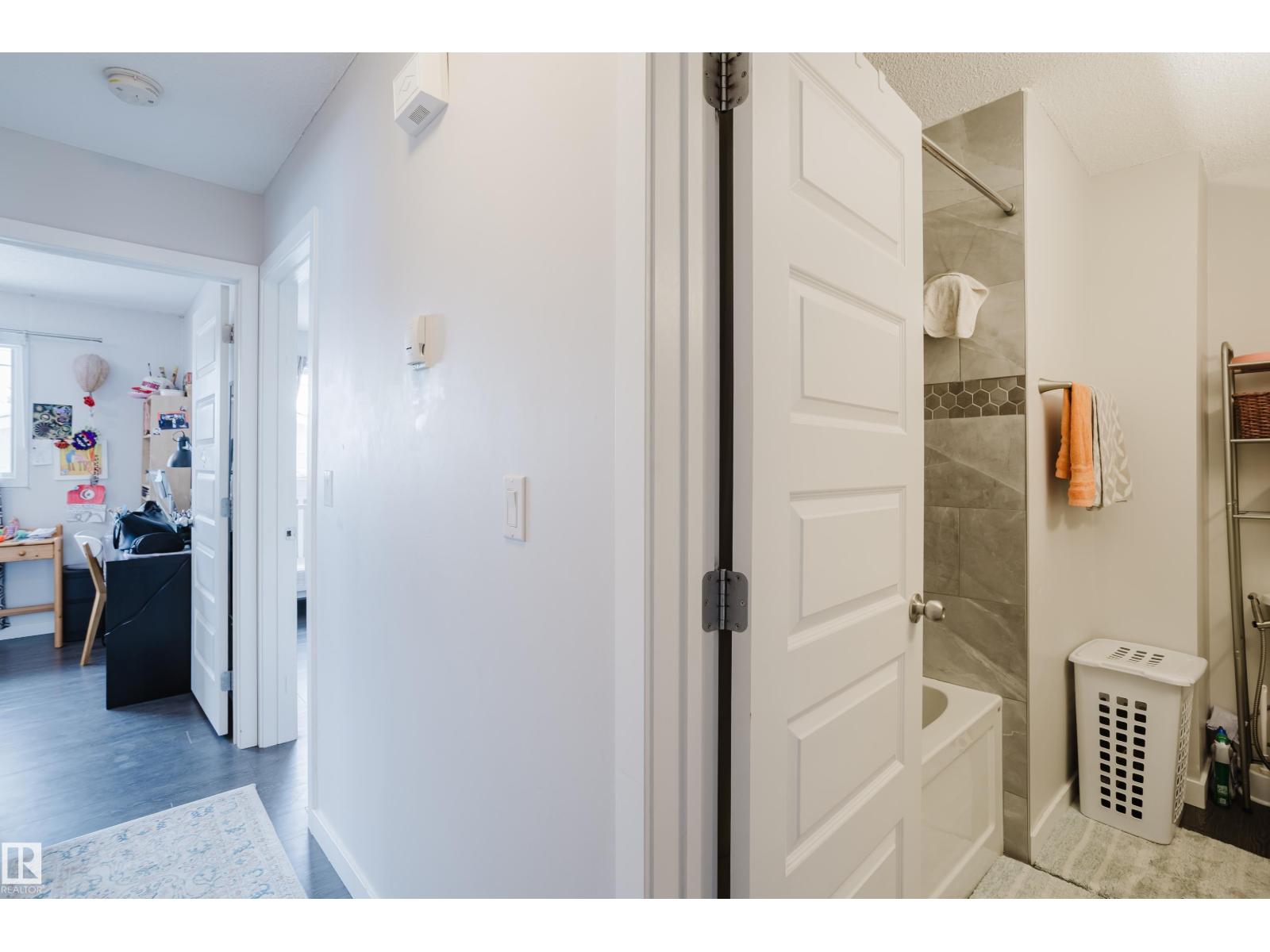 8123 8125 83 AV NW, Edmonton