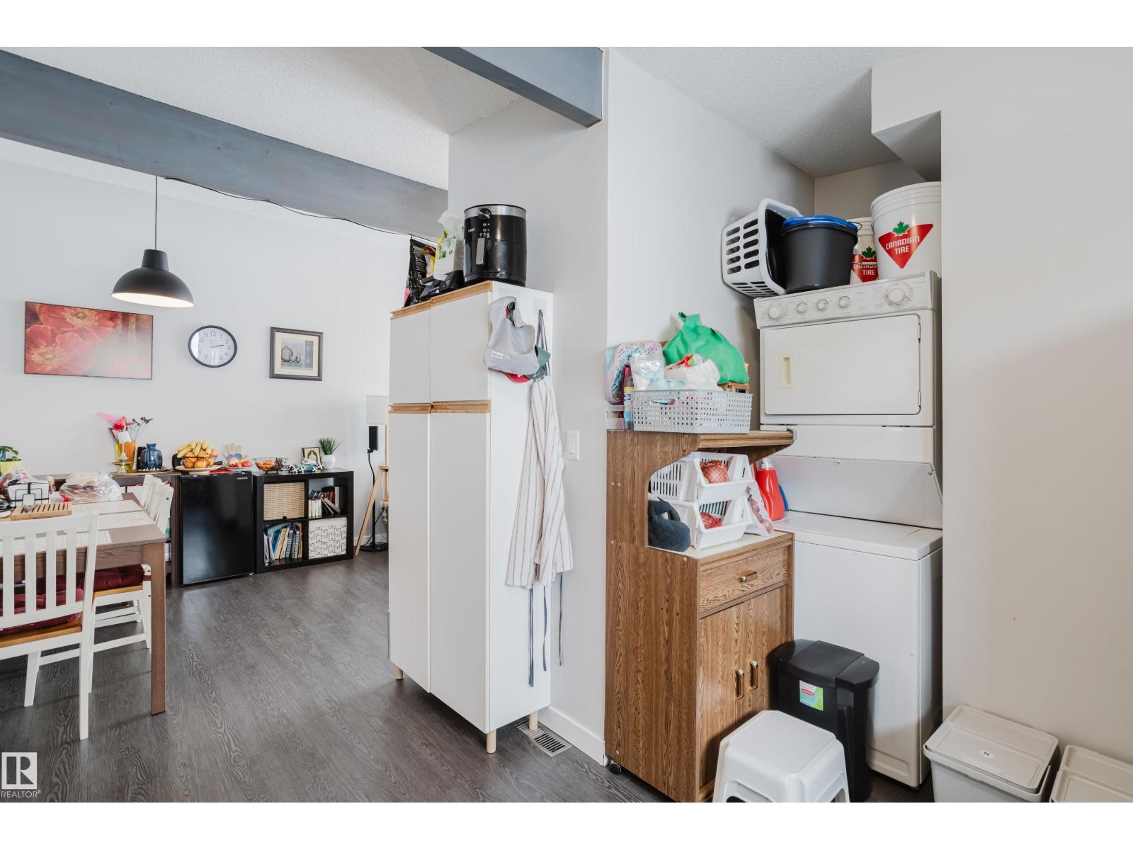 8123 8125 83 AV NW, Edmonton