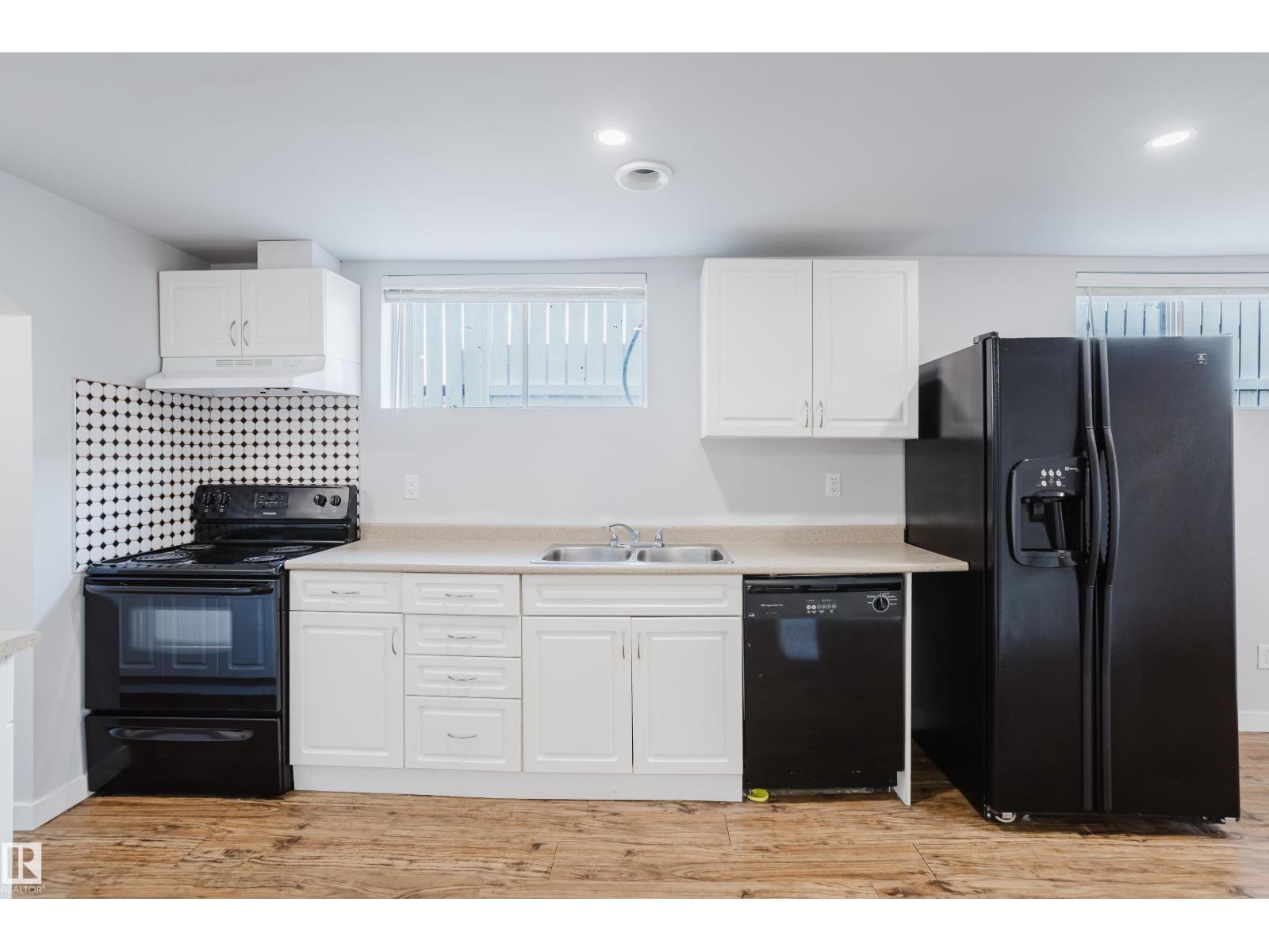 8123 8125 83 AV NW, Edmonton