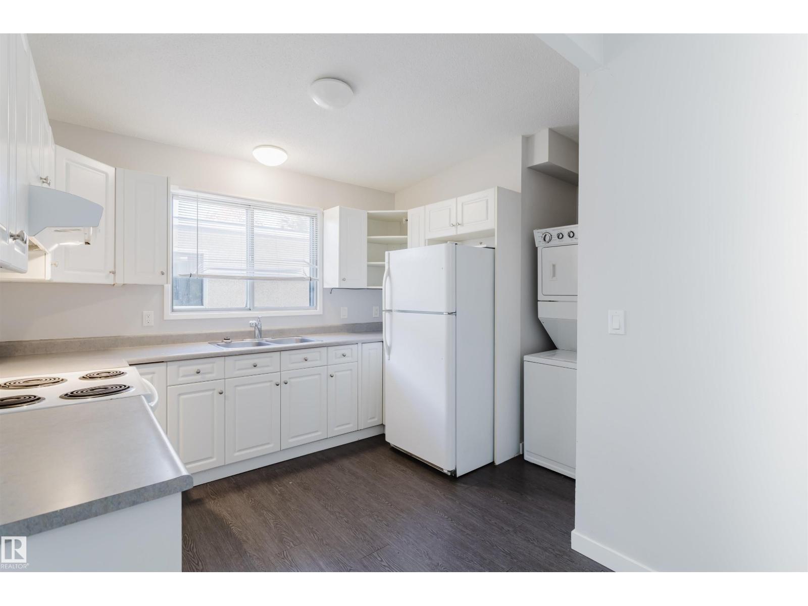 8123 8125 83 AV NW, Edmonton