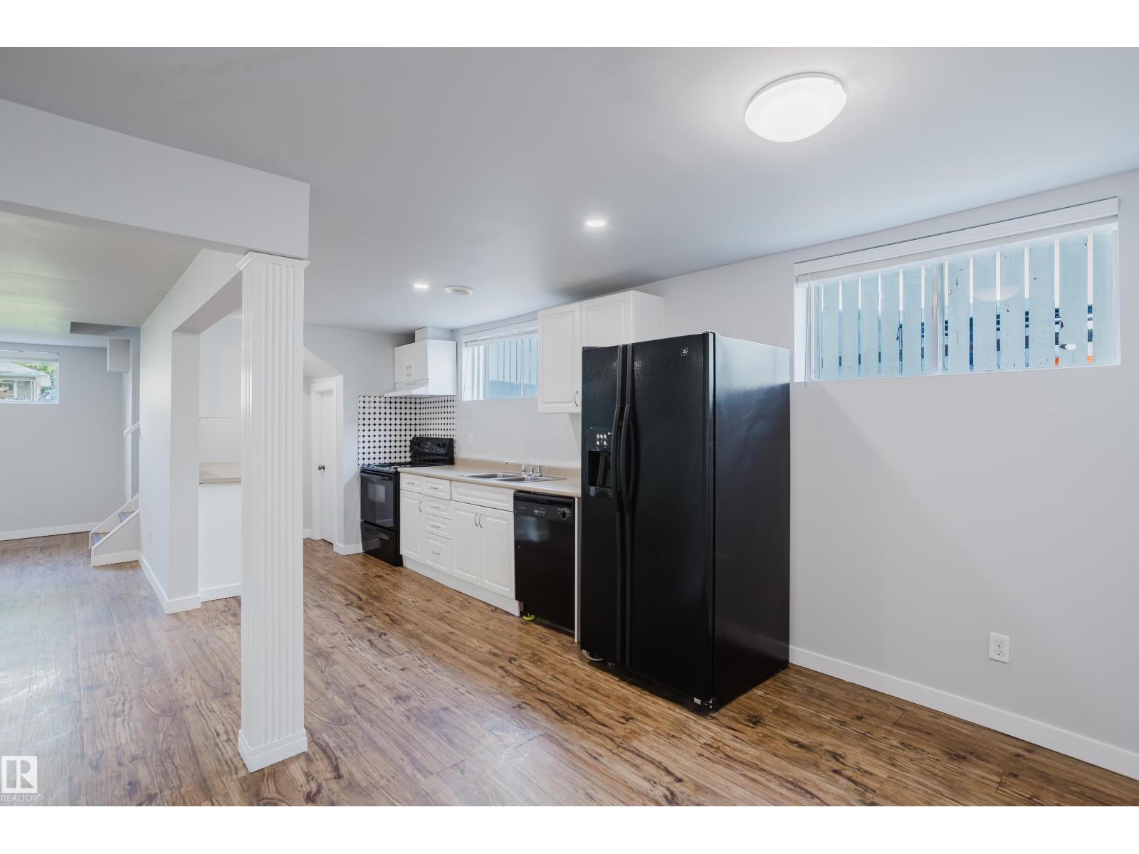 8123 8125 83 AV NW, Edmonton