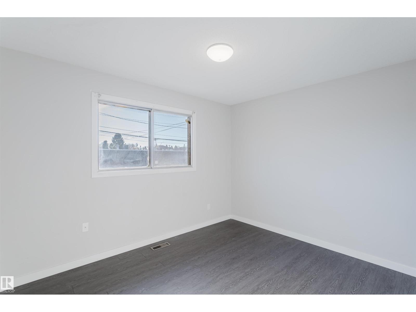 8123 8125 83 AV NW, Edmonton