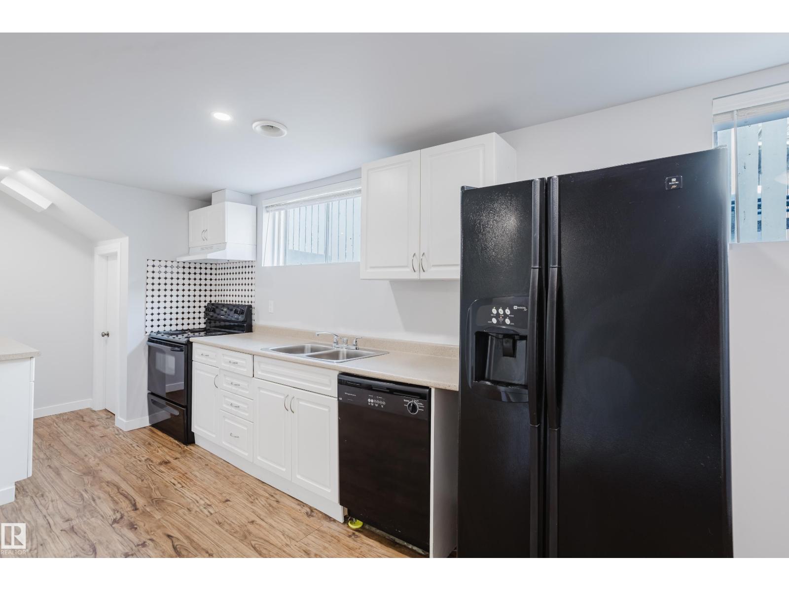 8123 8125 83 AV NW, Edmonton