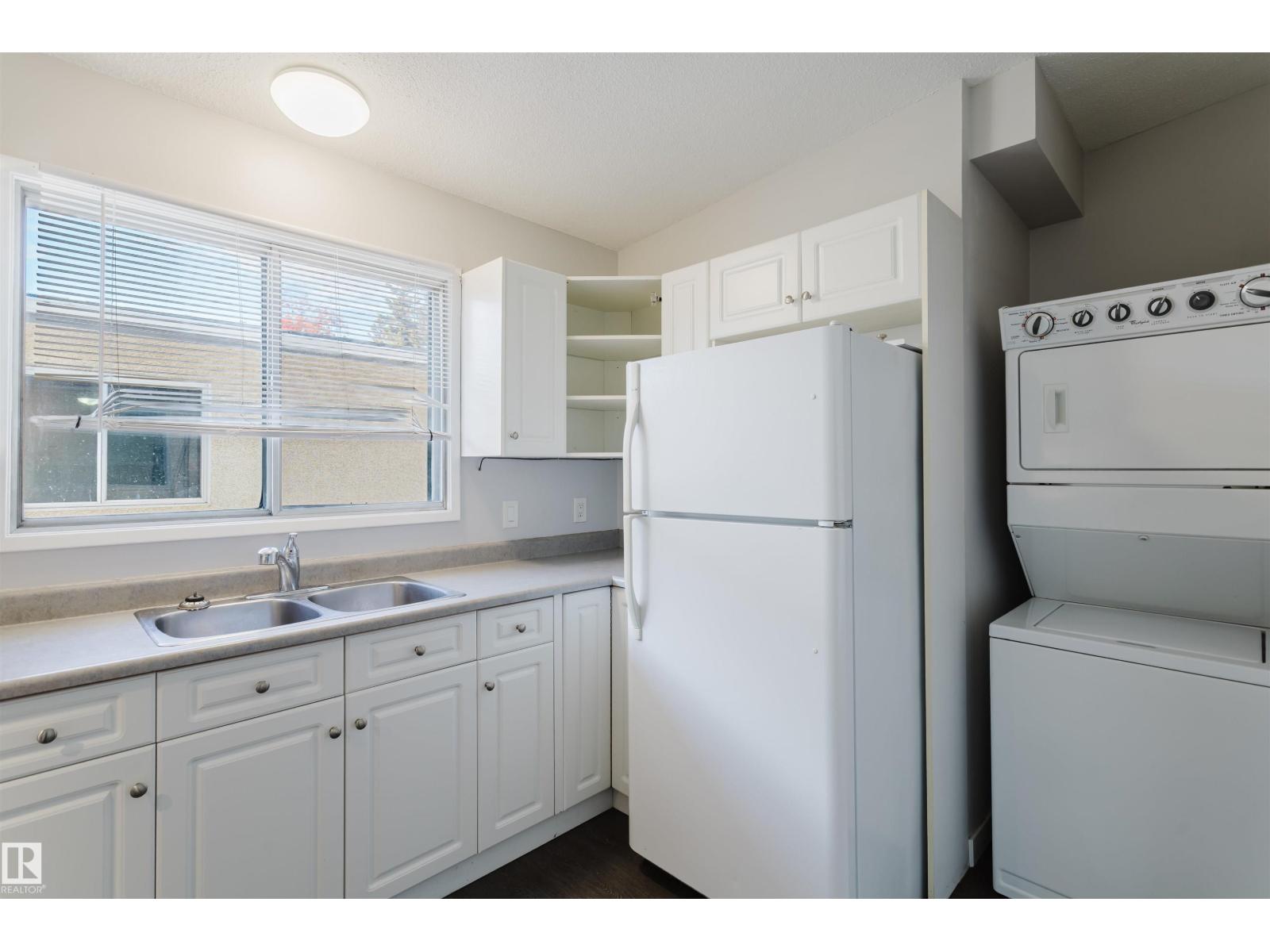 8123 8125 83 AV NW, Edmonton