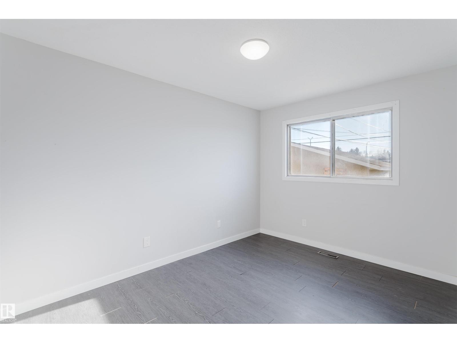 8123 8125 83 AV NW, Edmonton