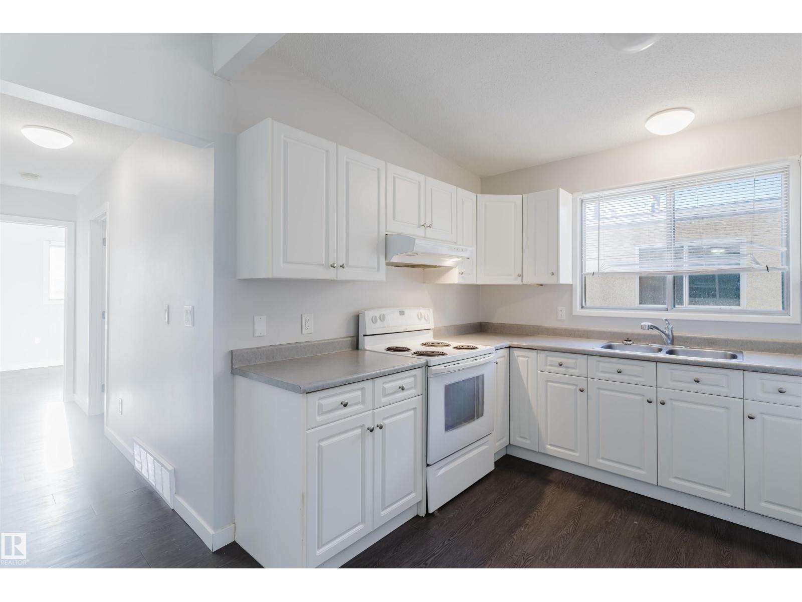 8123 8125 83 AV NW, Edmonton