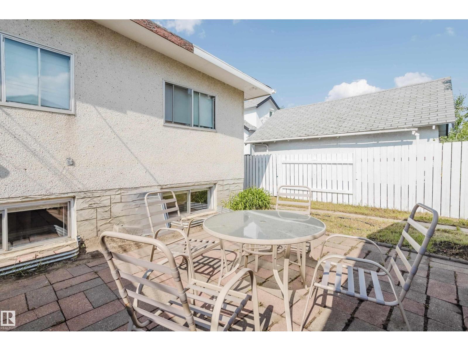 8123 8125 83 AV NW, Edmonton