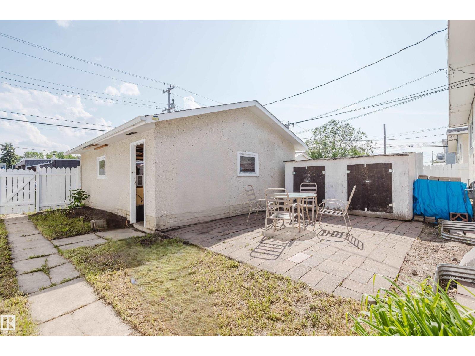 8123 8125 83 AV NW, Edmonton