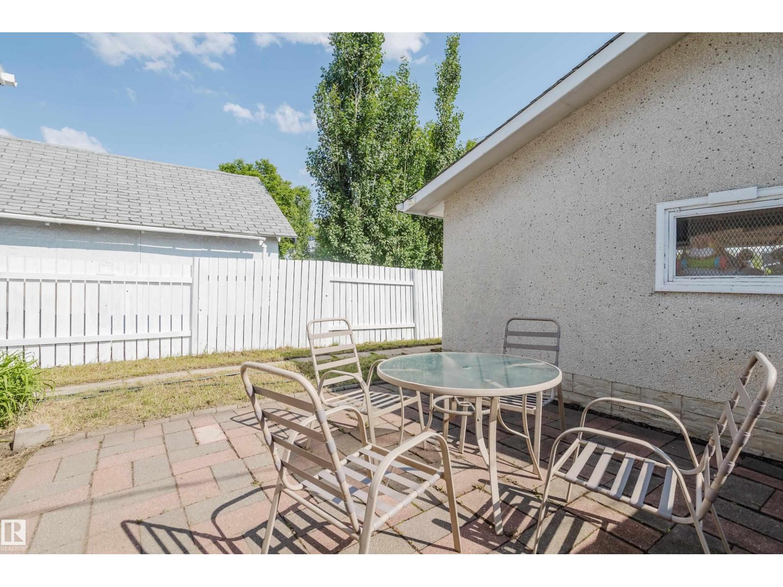 8123 8125 83 AV NW, Edmonton