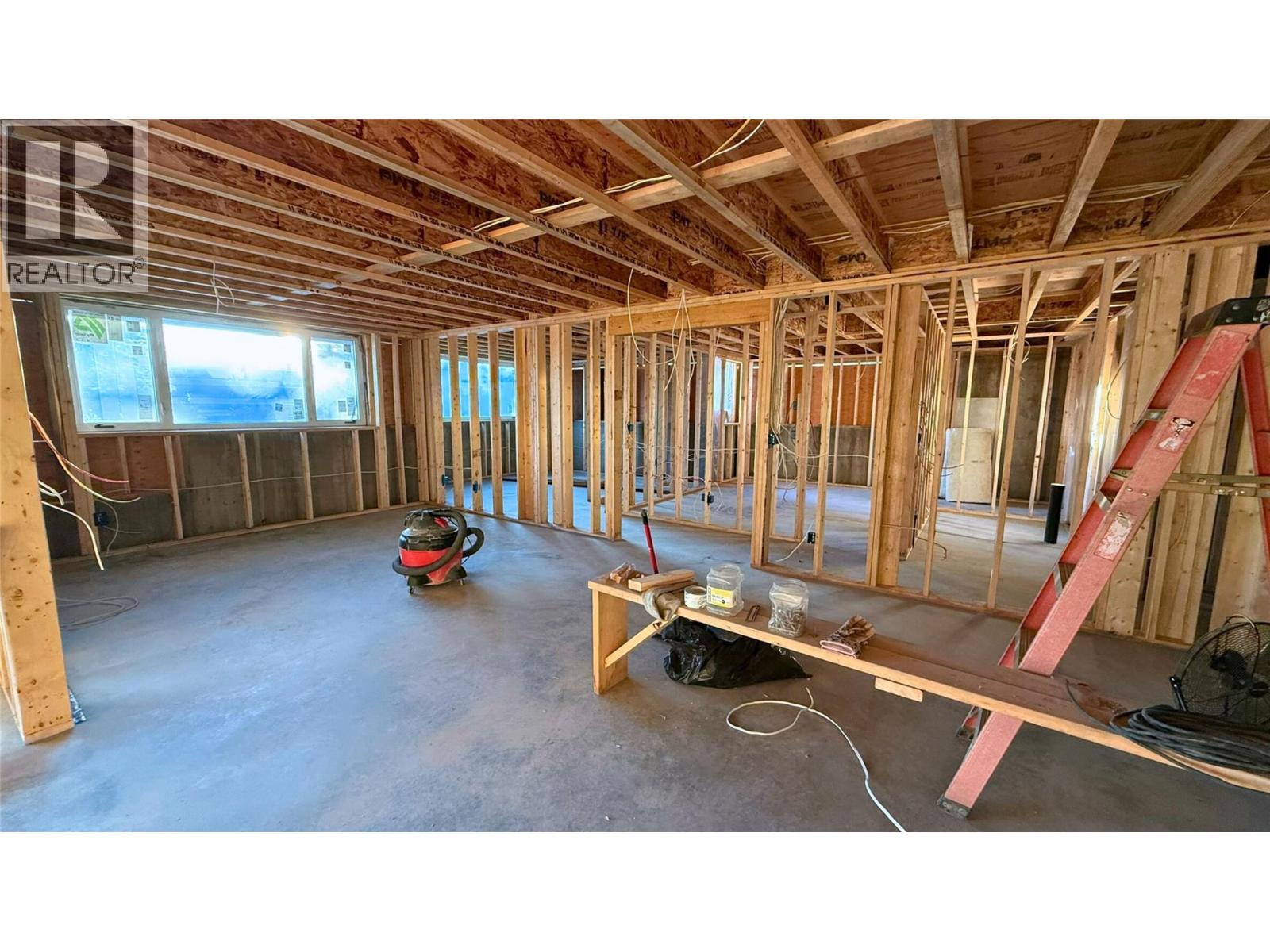 1905 35 Street NE, Salmon Arm