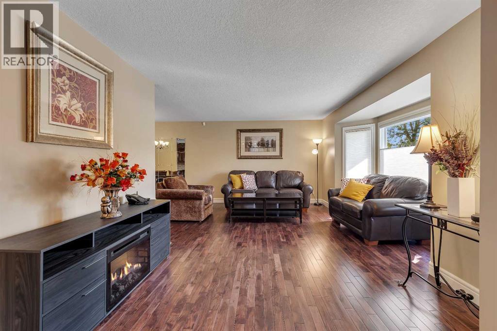 Single Family House for Sale in  castleglen Way NE Castleridge Calgary 