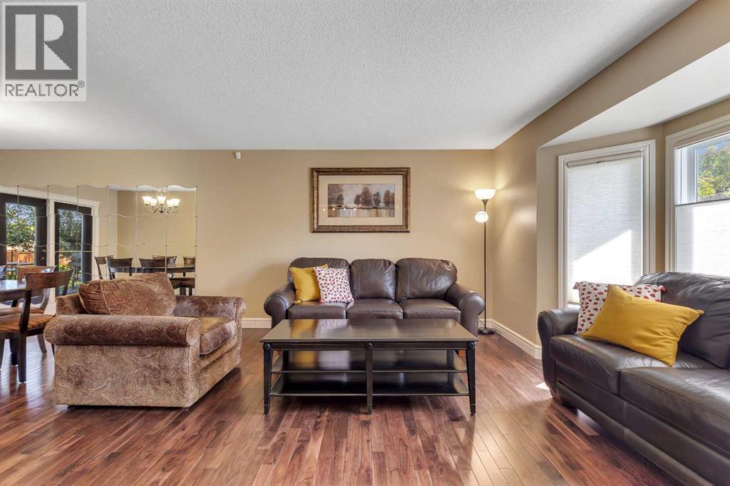 Single Family House for Sale in  castleglen Way NE Castleridge Calgary 