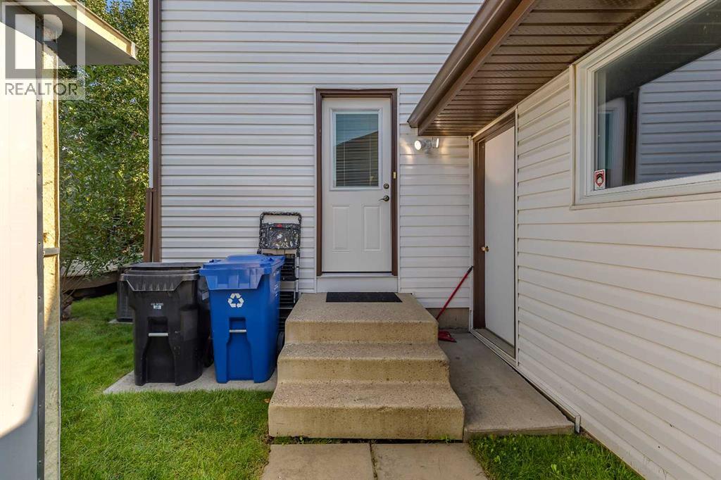 Single Family House for Sale in  castleglen Way NE Castleridge Calgary 