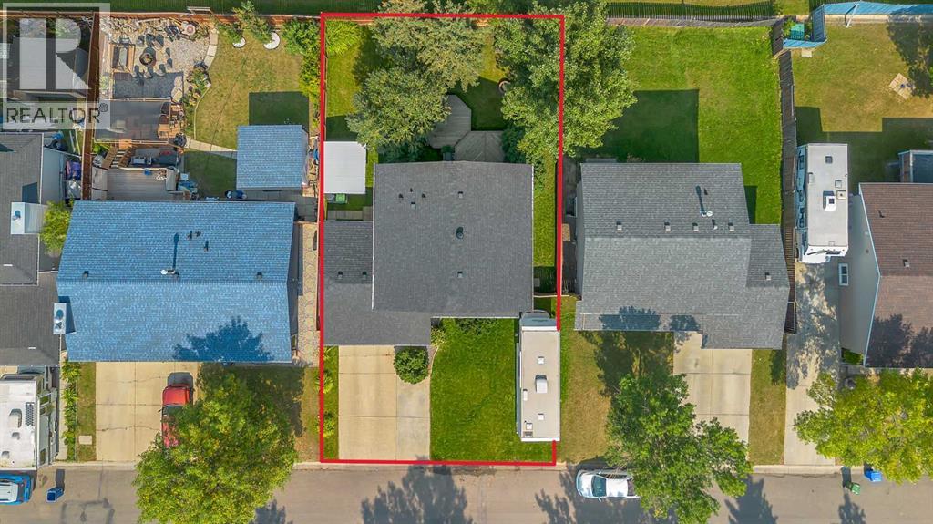 Single Family House for Sale in  castleglen Way NE Castleridge Calgary 