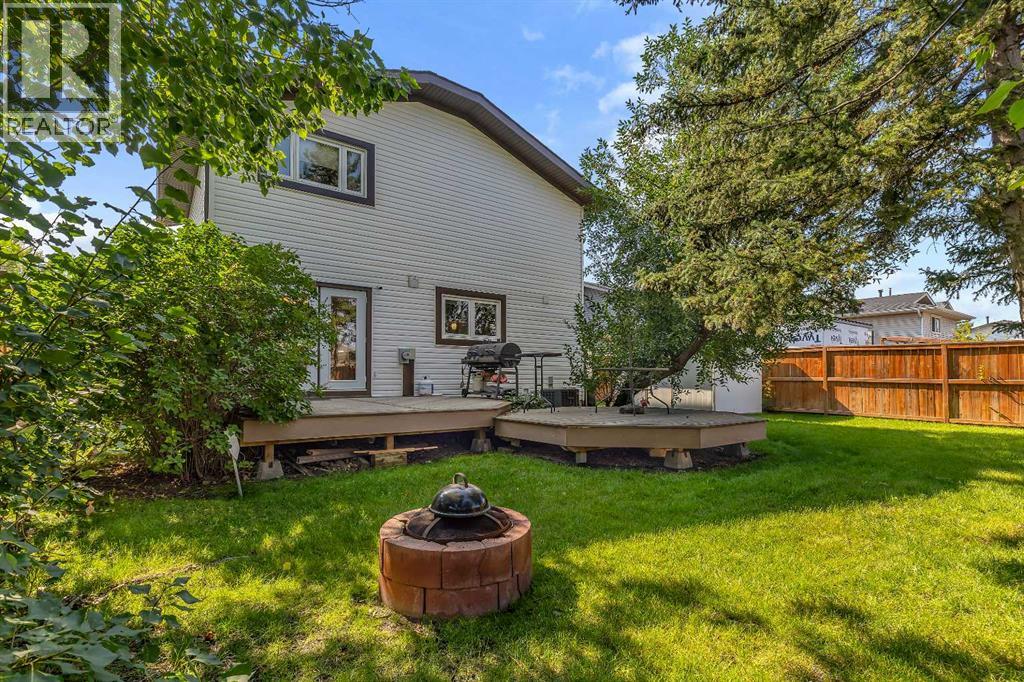 Single Family House for Sale in  castleglen Way NE Castleridge Calgary 