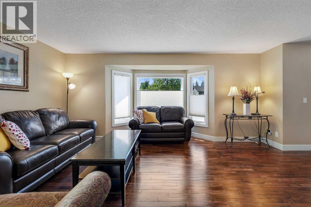 Single Family House for Sale in  castleglen Way NE Castleridge Calgary 