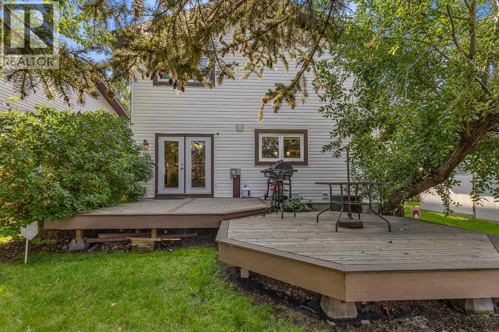 Single Family House for Sale in  castleglen Way NE Castleridge Calgary 