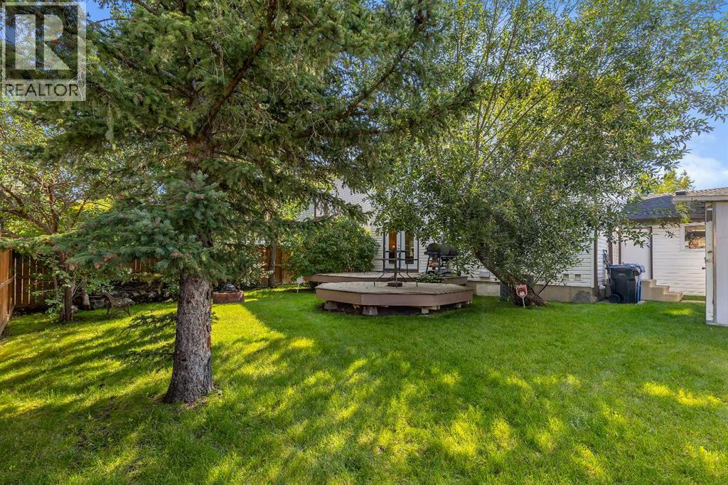 Single Family House for Sale in  castleglen Way NE Castleridge Calgary 