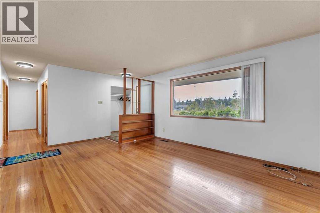 Single Family House Bungalow for Sale in  Worcester Drive SW Wildwood Calgary 