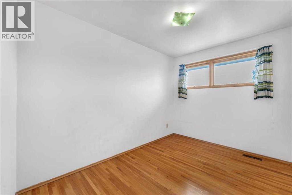 Single Family House Bungalow for Sale in  Worcester Drive SW Wildwood Calgary 