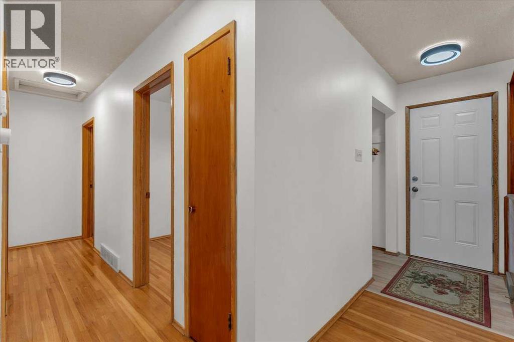 Single Family House Bungalow for Sale in  Worcester Drive SW Wildwood Calgary 