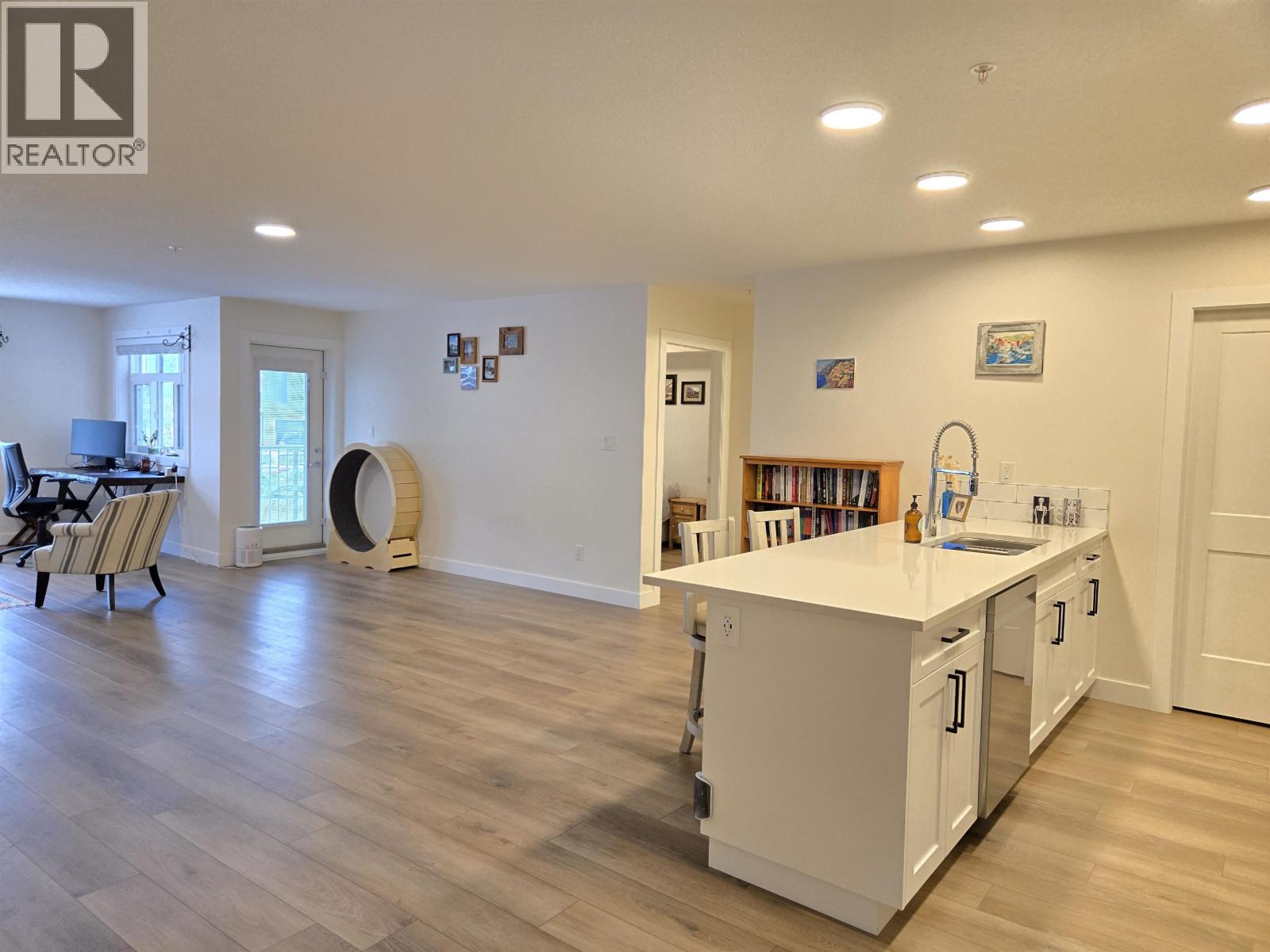 #103 4278 22ND AVENUE - 9
