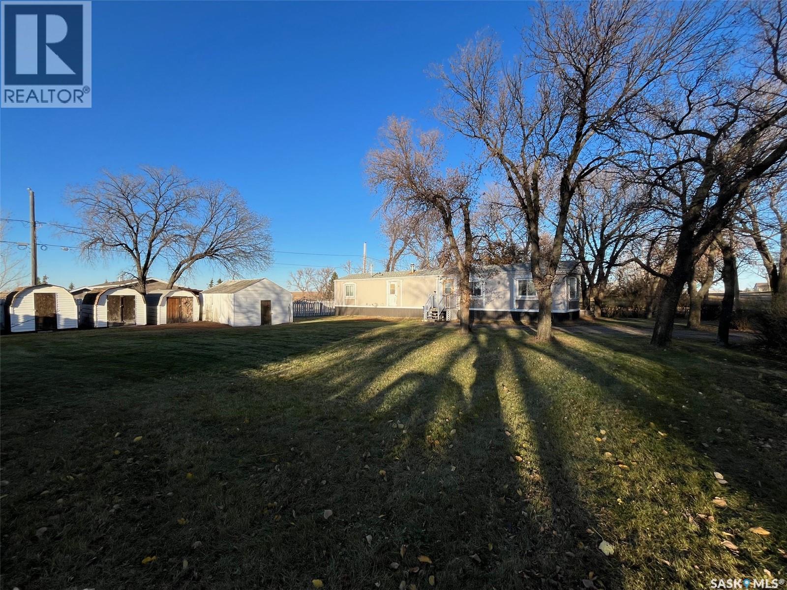 118 2 AVENUE E - 3