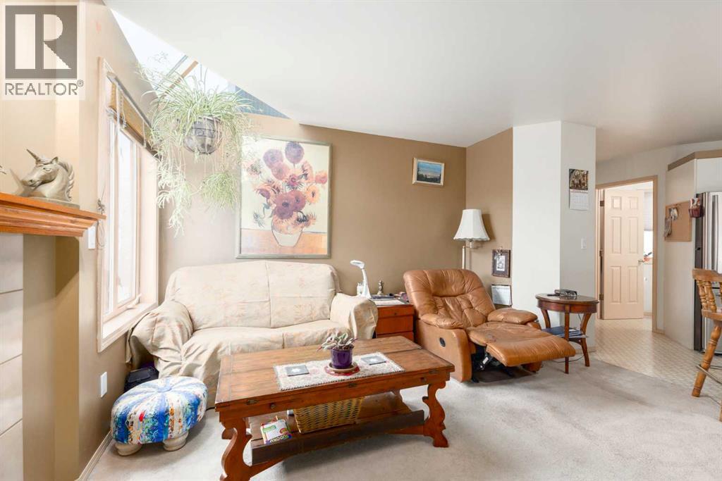 Single Family House for Sale in  Westmount Road NW West Hillhurst Calgary 