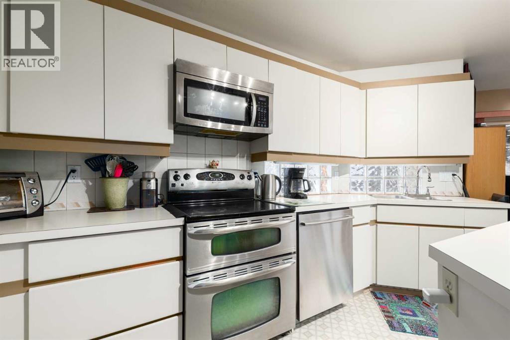 Single Family House for Sale in  Westmount Road NW West Hillhurst Calgary 